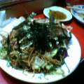 これが焼きラーメン！歯ごたえがあってとてもオイシイ！！このほか、餃子はなんとオーダーを受けてから餡を皮に包むという完全手作りの逸品！うまいっっっ！