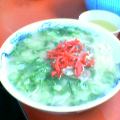 Ｙ氏は「ベタ硬メン」を注文。ネギとショウガは食べ放題。