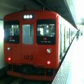 帰りの地下鉄は乗り入れのＪＲ車両でした。デザインがいかしてます。