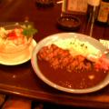 東京駅で昼食。ステーキカレー。